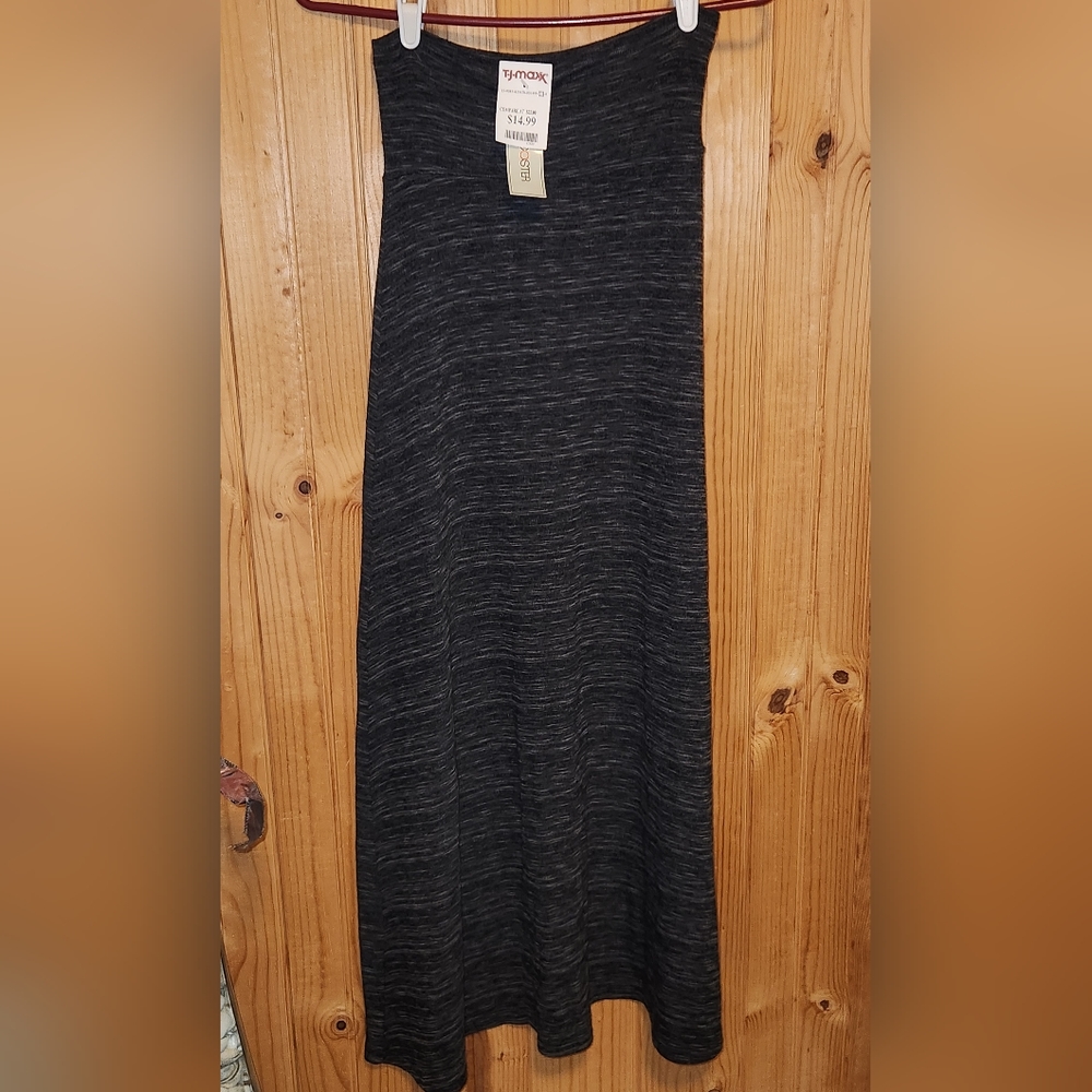 Rollercoaster Maxi Skirt Size Small Color Dark Gray